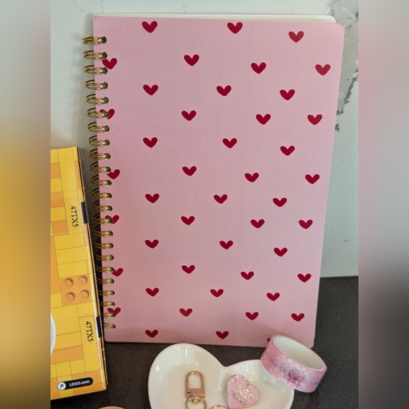 Lego Pink Heart-Shaped Floral Accessory - Picture 7 of 7